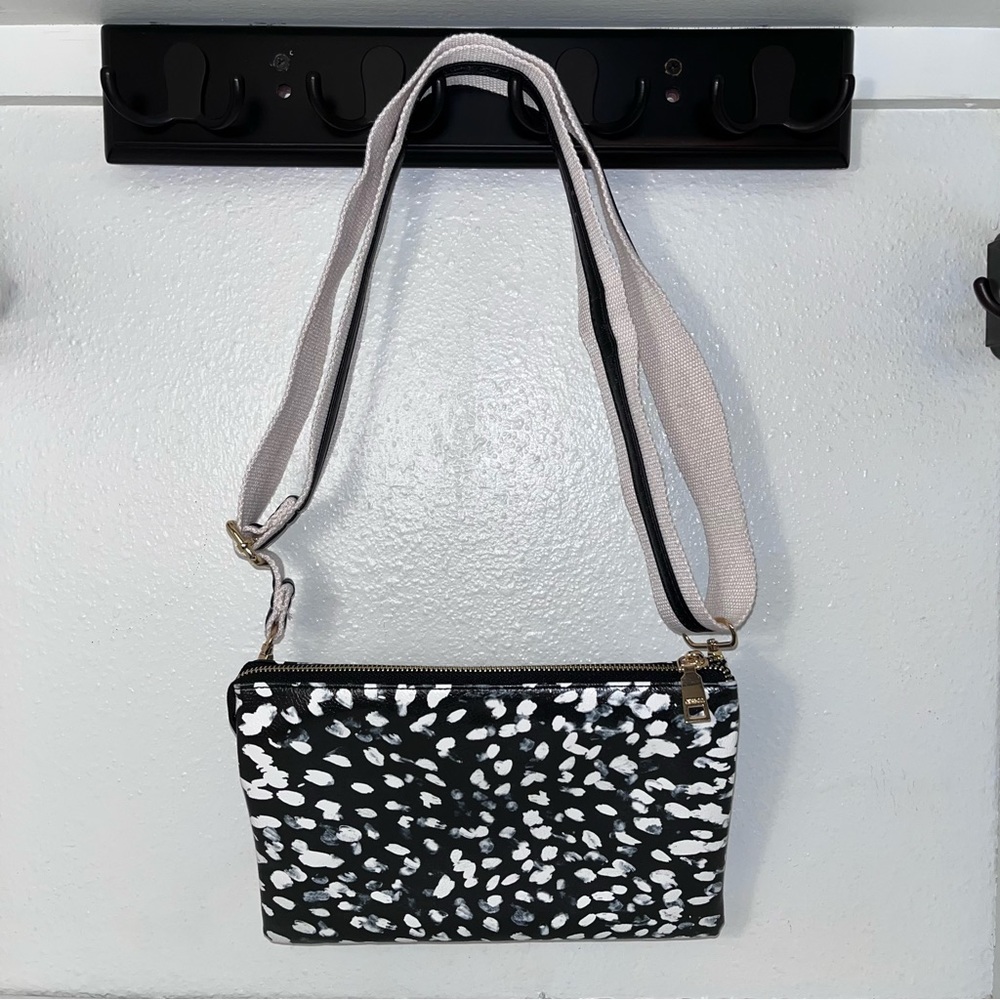 JEN & CO Black White Canvas Versatile Wristlet Crossbody Bag Purse